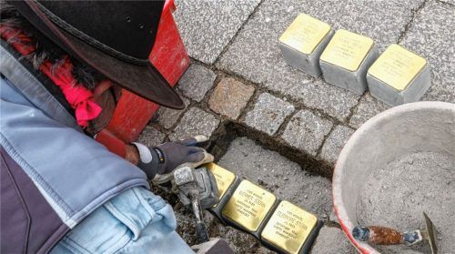 Keine Stolpersteine für Rosenheim: Die kleinen Gedenktafeln dürfen auch weiterhin nur auf privatem Grund verlegt werden. Stattdessen soll es andere Formen des Gedenkens geben. Foto dpa