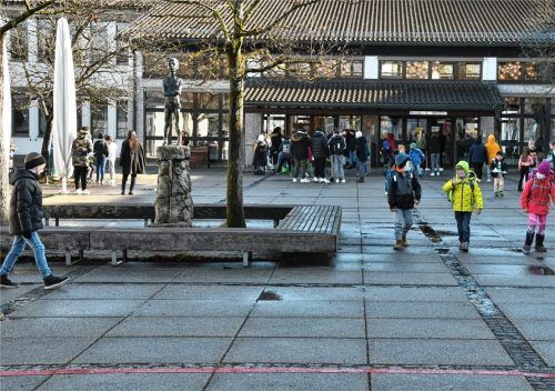 Lesen, Schreiben, Rechnen − durch die Lockdowns haben viele Kinder Schwierigkeiten in der Schule Fotos Schlecker