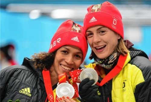 Medaillentraum erfüllt: Alexandra Burghardt aus Töging (rechts) holte mit Mariama Jamanka Silber.