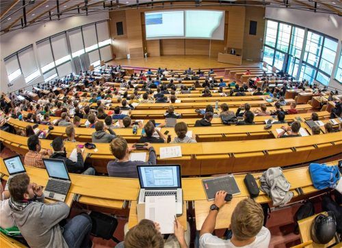 Mehr Studierende sollen wieder BAföG erhalten. Die Zahl der Empfänger ist zuletzt immer weiter zurückgegangen. Die Ampel-Regierung will mit einer BAföG-Reform die Trendumkehr erreichen. Fotos dpa