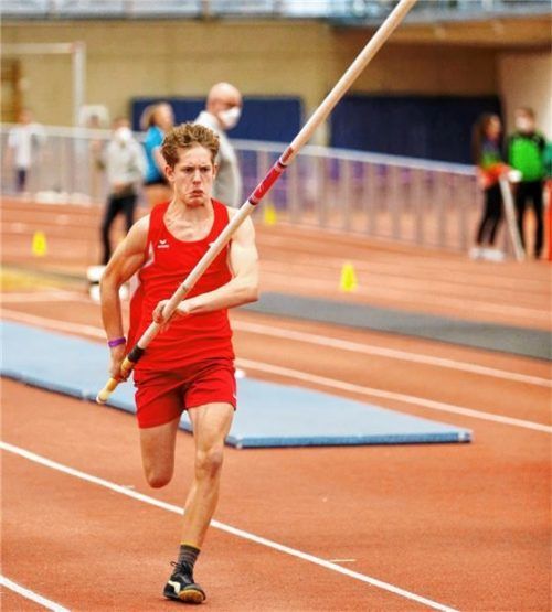 Michael Schwarz wurde Süddeutschland-Vierter im U18-Stabhochsprung. Foto Ludwig Stuffer