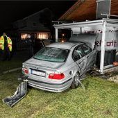 Mit zwei Promille in Garage gerast