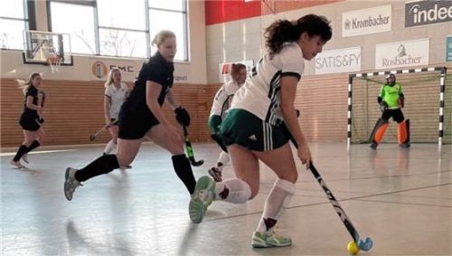 Pia Riediger (in Weiß) traf in Frankfurt zum Sieg.Foto re