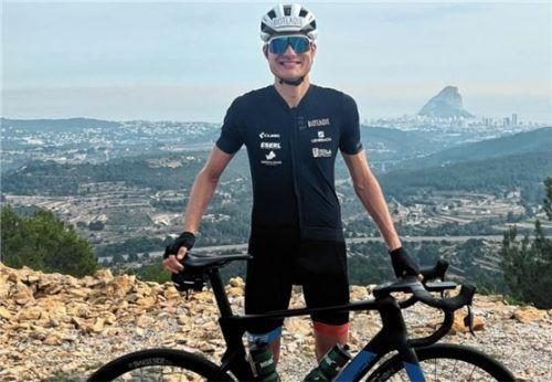 Rund um den spanischen Küstenort Denia hatte der Überseer Profi-Triathlet Julian Erhardt drei Wochen lang perfekte Bedingungen zum Trainieren.Foto re