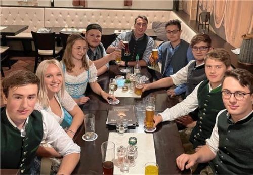 Sie haben sich mehr Angebote für die Jugend auf die Fahne geschrieben: der Verein „Neumarkter Gmiadlichkeit“. Foto privat