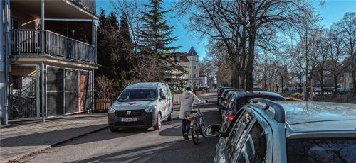 Situationen wie diese soll es in der Friedrich-Ebert-Straße spätestens ab Herbst nicht mehr geben: Die Straße wird – wie auch die Wiesenstraße – in Zukunft den Radlern vorbehalten bleiben. Foto Johannes Thomae