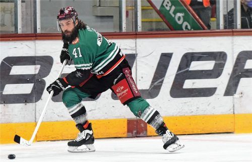 Starbulls-Topscorer Brad Snetsinger fällt nicht nur durch seine exzellente Spielweise auf, sondern seit kurzem auch noch durch seinen weißen Schläger. Foto  Hans-Jürgen Ziegler