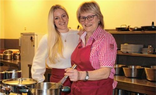 Stefanie (links) und Antonia Mittermaier

Zweimal Mittermaier: Antonia mit ihrer Tochter StefanieFoto Huckemeyer