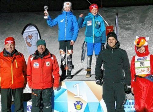 Tagessieger beim FuXi-Rennen am Götschen wurden Eva Fegg und Benedikt Punz. Mit ihnen freuten sich WSV-Vorstand Bernhard Heitauer, Organisator Stefan Pistor, Olympiateilnehmer Pepi Ferstl und Maskottchen FuXi.Foto wet