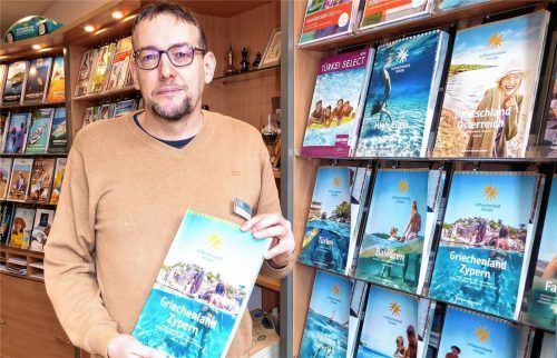 Türkises Wasser und strahlender Sonnenschein: Oliver Nowotny, Leiter des Reisebüros Lohmann & Nowotny in Kolbermoor, präsentiert einen Reisekatalog. Bei solchen Bildern freuen sich seine Kunden auf den Urlaub. Foto Riediger