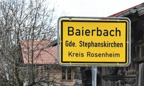 Viele Befreiungen vom Bebauungsplan sind notwendig, um den Schwarzbau eines Architekten im Ortsteil Baierbach im Nachhinein genehmigen zu können. Foto Schlecker