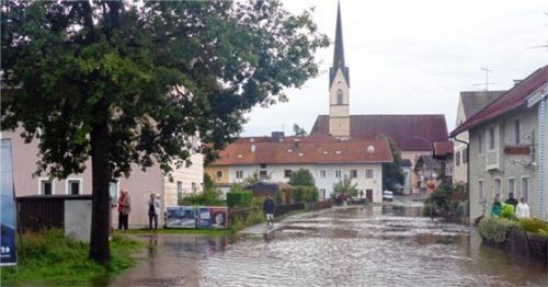 Vollgelaufene Keller und Garagen waren im vergangenen Jahr nicht nur mehr ein Problem der Seeanlieger. Nach dem Starkregen im Juli waren rund 90 Prozent des Ortes überflutet.