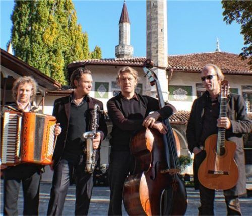 2008 gastierte „Quadro Nuevo“ auf der Halbinsel Krim und nahm ein Stück für das Album „Grand Voyage“ auf – in der Besetzung Andreas Hinterseher (Akkordeon), Mulo Francel (Saxofon), D.D. Lowka (Kontrabass) und Robert Wolf (Gitarre, von links). Foto re