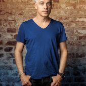 Er feiert das Fernsehen