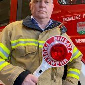 SUV-Fahrer verletzt Feuerwehrmann