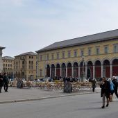 Ließ Putin das Münchner Opernpalais aufkaufen?