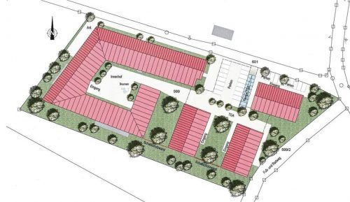 Am Ende des Kapellenwegs, kurz vor der Einmündung in die Kirchdorfer Straße, soll ein neues Seniorenzentrum entstehen. Dabei wird es im Seniorenheim rund 106 Plätze im Hauptgebäude und zusätzlich rund 50 Service-Appartements in drei kleineren Gebäuden geben.Anthojo