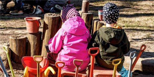 Anfang bis Mitte April werden die Eltern informiert, ob und wo ihre Kinder einen Betreuungsplatz erhalten. Foto picture alliance/dpa /Axel Heimken