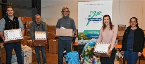 Beim Stadtjugendring sammeln die Beteiligten spezielle Hilfsgüter für die Menschen in der Ukraine. Foto Schlecker