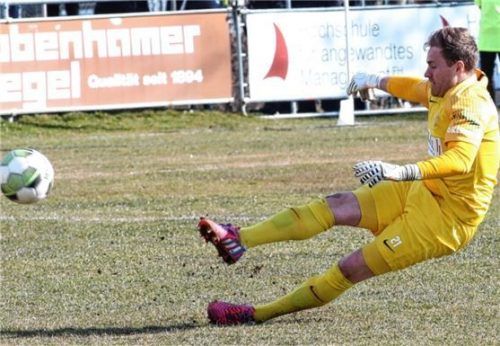 Bloß kein weiterer Ausrutscher gegen Augsburg! Daniel Maus nimmt heute wieder seinen angestammten Platz zwischen den Pfosten ein.Foto Michael Buchholz