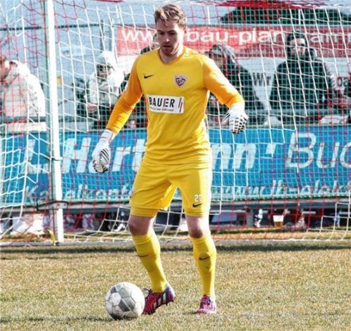 Buchbachs Keeper Daniel Maus will nicht wieder die Bälle aus dem eigenen Tor holen müssen. Foto Michael Buchholz