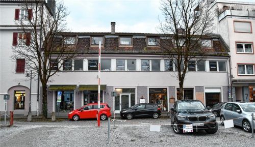Das Haus Am Esbaum 5 soll – laut Verwaltung – abgerissen werden, um Platz für ein Mehrfamilienhaus mit 14 Wohneinheiten zu schaffen. Foto Schlecker