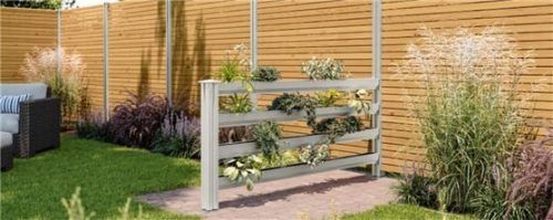 Das neue Green-Fence-System kombiniert flexibles Urban Gardening mit einer Sichtschutzlösung und ist sogar als rückenschonendes Hochbeet nutzbar. Foto Osmo