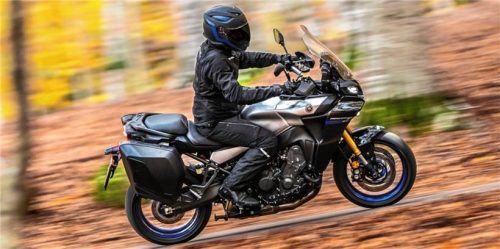 Den Lenker am besten fest, aber nicht verkrampft halten. Foto Autoren-Union Mobilität/Yamaha