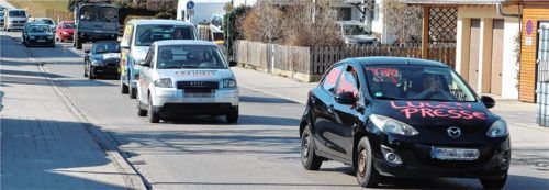 Der Autokorso fuhr von Bad Aibling über Kolbermoor nach Rosenheim.Foto Hadersbeck