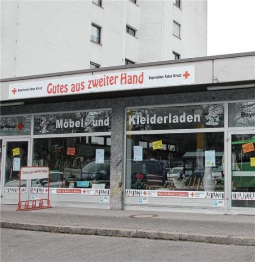 Der BRK-Laden bietet gebrauchte Kleidung und Möbel. Das Angebot resultiert aus Spenden. Foto BRK