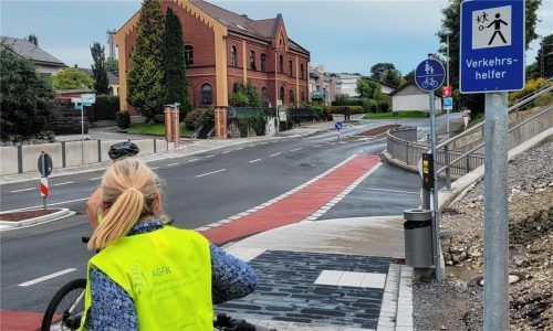 Zum dritten Mal können Kolbermoorer Bürger mit Mobiliätsmanagerin Veronika Winkler und Christian Poitsch vom Stadtmarketing bei der Aktion „Mobil vor Ort“ in den Dialog treten. Mit dem Radl geht es am Donnerstag gemeinsam in eines der Stadtviertel. Foto  re