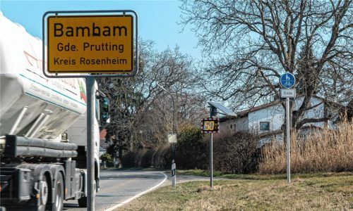 Der Fotograf, der mit seiner Kamera deutlich sichtbar vor dem Ortsschild stand, sorgte bei den Autofahrern offensichtlich für einen „Oha“-Effekt: Fast alle hielten sich geradezu vorbildlich an die Geschwindigkeitsbeschränkung. Ein ähnliches Ergebnis erhofft man sich in der Gemeinde von der kommunalen Verkehrsüberwachung, die ab Sommer in Prutting ihre Arbeit aufnehmen wird. Foto Thomae