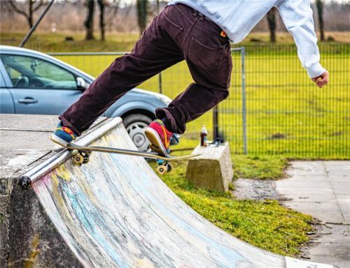Der Skatepark der Stadt Mühldorf in Altmühldorf ist in die Jahre gekommen und wird den Ansprüchen und dem Andrang der Skater und anderer Roll-Sportler nicht mehr gerecht. Foto Bartsch