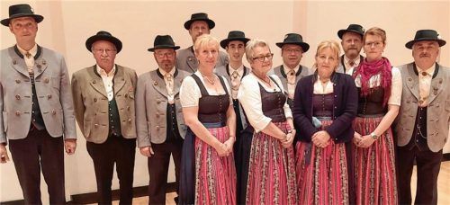 Der Vereinsausschuss: (von links) Vorsitzender Christian Staudinger, Franz Fuchs, Christian Rothmeier, Christian Seidl, Christine Zehetmair, Florian Zehetmair, Hannelore Nagl, Bernd Nachtweih, Christine Wandl, Florian Podhorny, Maria Unterlinner und Herbert Klinghuber. Foto re