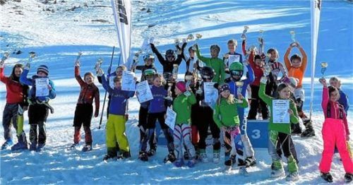 Die Teilnehmer beim Vielseitigkeitslauf des WSV Oberaudorf in Kössen.Foto Alfons Lotter