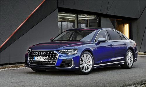 Die voluminöse Kühlermaske ist mit dem Facelift nochmals größer geworden. Autoren-Union Mobilität/Audi