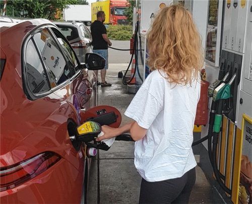 Eine Tankfüllung – und schon ist der Geldbeutel leer.Foto Autoren-Union Mobilität/Frank Wald