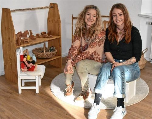Freuen sich auf die Eröffnung im April: Anna-Lena Roth (links) und Franziska Baumann wollen die Natur in die Stadt bringen.Foto Schlecker
