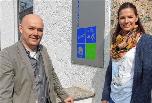 Gesamtschulleiter Markus Schmidt und Manuela Brinkmann, Mitglied des Leitungsteams. Foto Bettinger