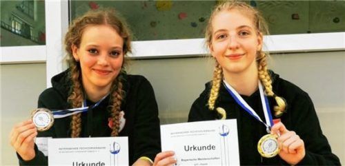 Gold und Bronze: Sarah Selmayr (rechts) und Teresa Köll. Foto re