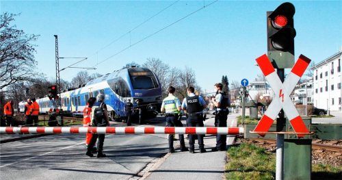 Großaufgebot der Rettungskräfte: Die Hintergründe für den Unfall in Bad Aibling sind weiter unklar. Foto Reisner