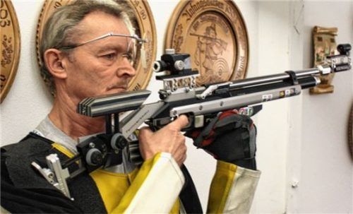Hans Anzenberger aus Haigerloh war bester Einzelschütze der Luftgewehr-Bezirksliga.Foto Albert Kamhuber