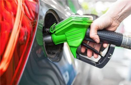 Hohe Spritpreise belasten neben weiteren gestiegenen Kosten die regionalen Unternehmen.Foto dpa