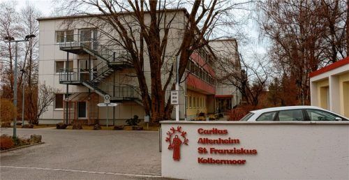 Im Kolbermoorer Caritas Altenheim „St. Franziskus“ sind rund acht Prozent der Mitarbeiter nicht geimpft. Sie alle werden täglich getestet. Foto Riediger