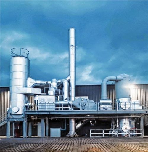 In eine neue Rauchgasreinigungsanlage hat die Firma Schörghuber im Sommer 2021 am Firmenstandort in Ampfing investiert. Foto Schörghuber