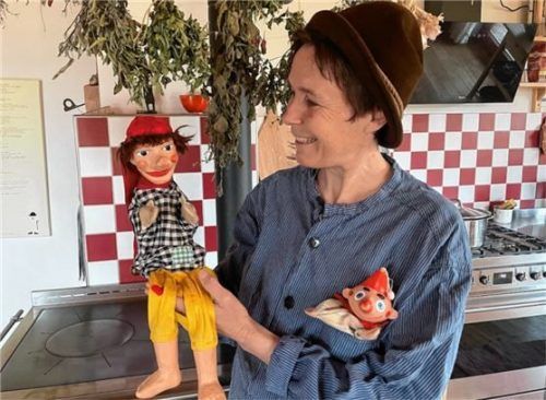 Katrin Schreiner widmet ein ganzes Puppentheaterstück der Entwicklung der Kasperl-Figur.Foto  Kirchner