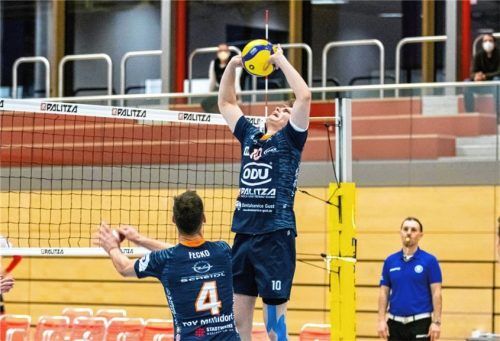 Mit schnellem Zuspiel zum Erfolg: Alex Brandstetter wird alles in die Waagschale werfen müssen, wenn Mühldorf Karlsruhe ärgern will.Foto Bartsch