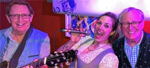 Musikalische Familienbande: (von links) Dieter Kannengießer, Sarah Zettl und Nikolaus Kannengießer. Foto  re