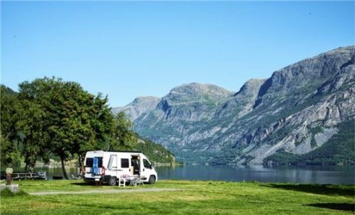 Ob kaufen oder mieten: der Urlaub mit dem Wohnmobil liegt im Trend. Foto adobe stock/push2hit