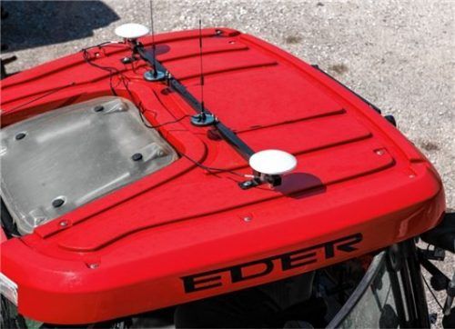 Optimale Landbearbeitung: Das Premo+ RTK Lenksystem kann leicht nachgerüstet werden und entlastet die Landwirte bei der Arbeit. Foto re